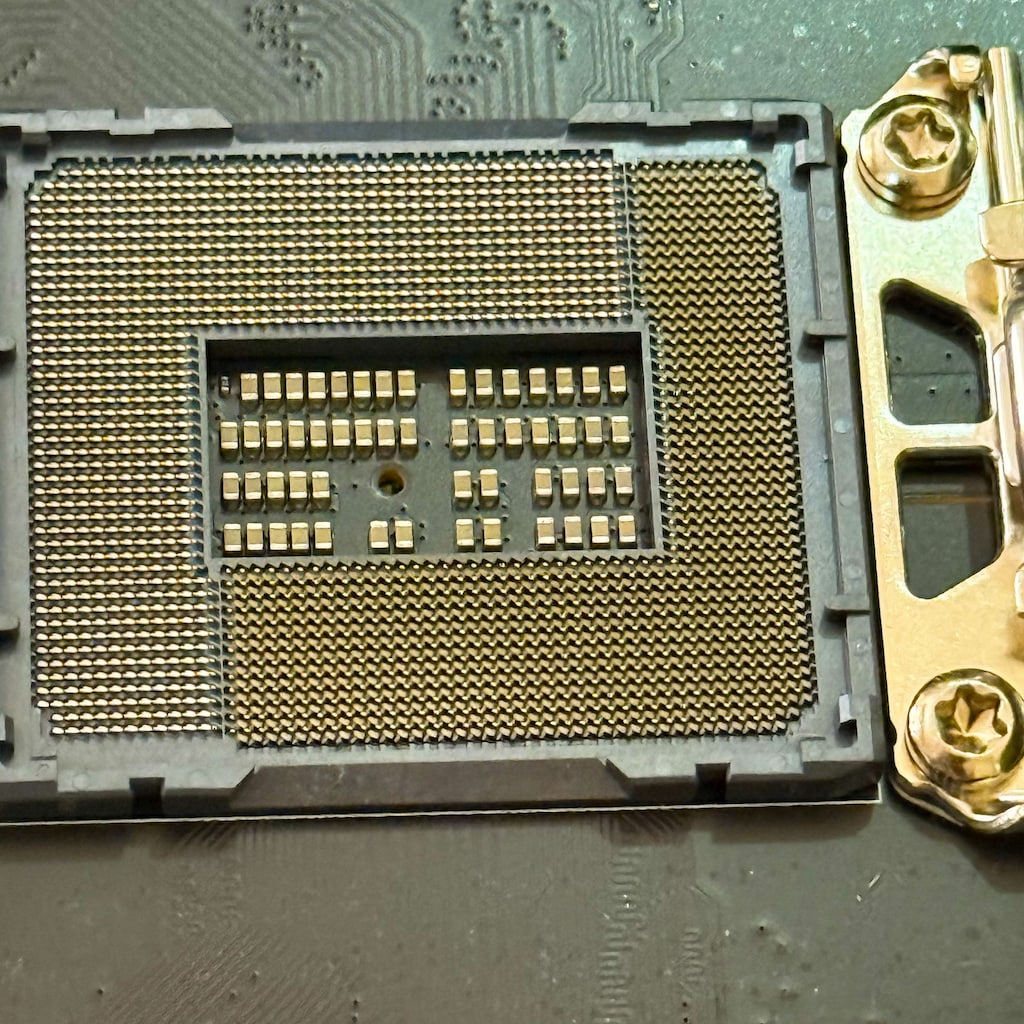 INTEL i5-13500 + MSI MAG Z790 TOMAHAWK WIFI - 9