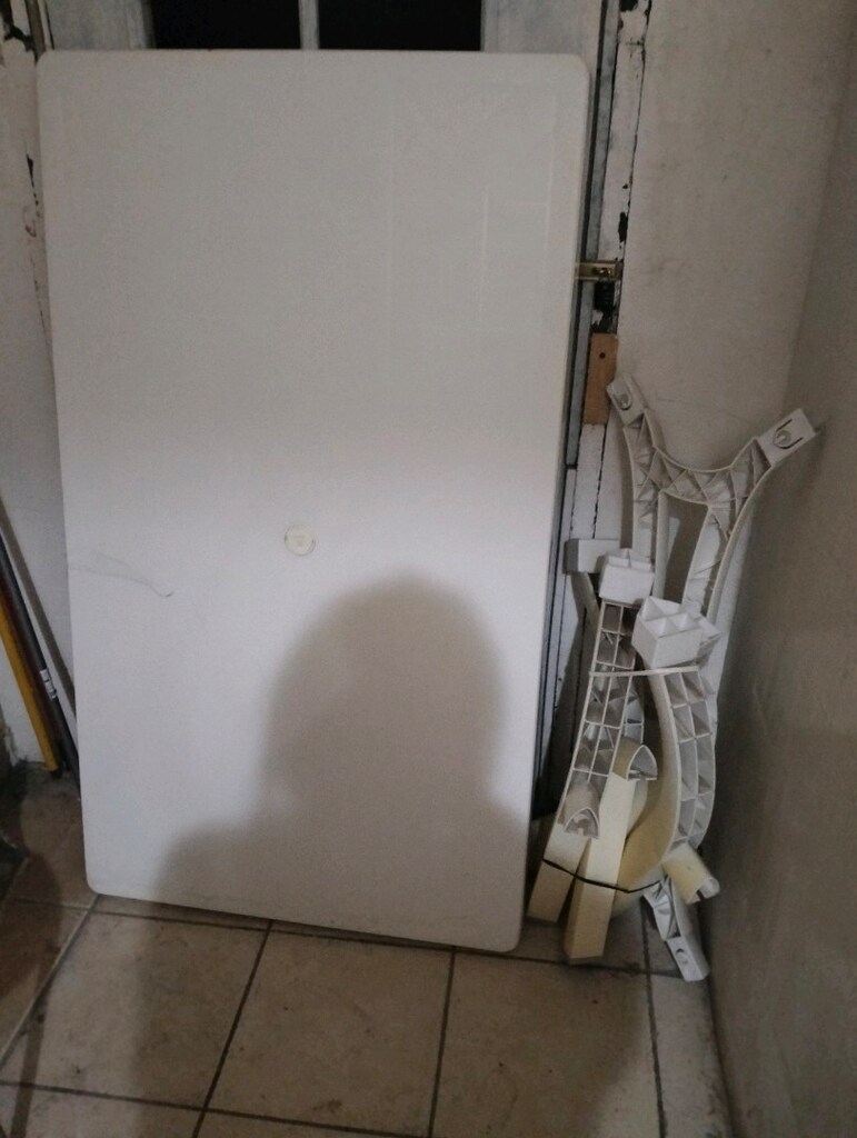 plastik yemek masası ayaklı takıyorsun ayaklarını geri çıkarabilirsini - 4