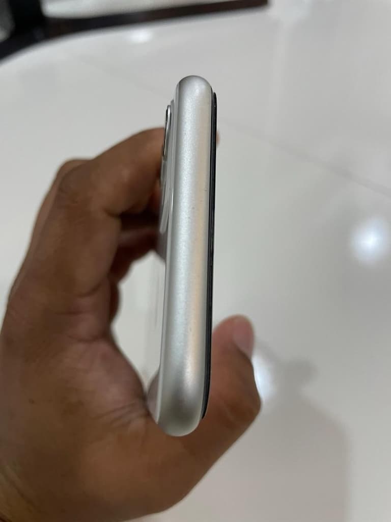 iPhone 11 128 GB pil 100 Tamirsiz Devam değişensiz - 2