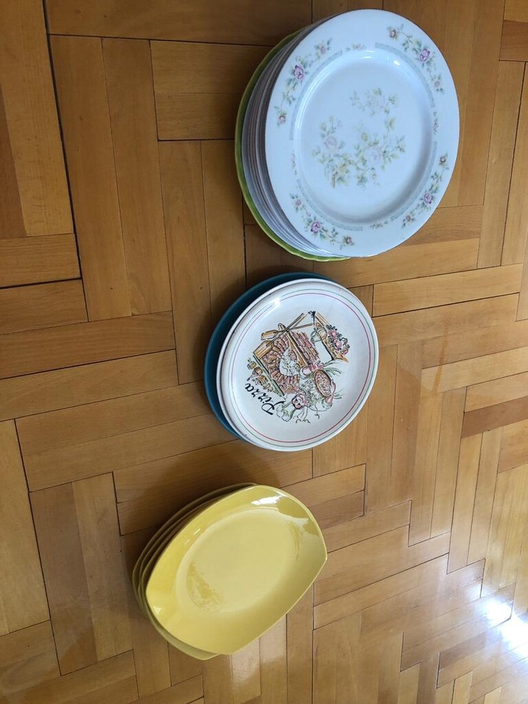Toplam 11 adet TABAK—-28 cm çap düz tabak /25 cm kare tabak /25 cm çap - 10
