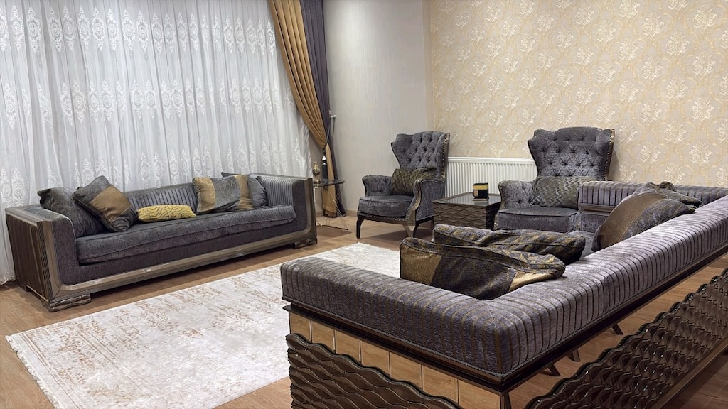 SIFIRDAN FARKSIZ SALON TAKIMI YEMEK MASASI DAHİL - 2