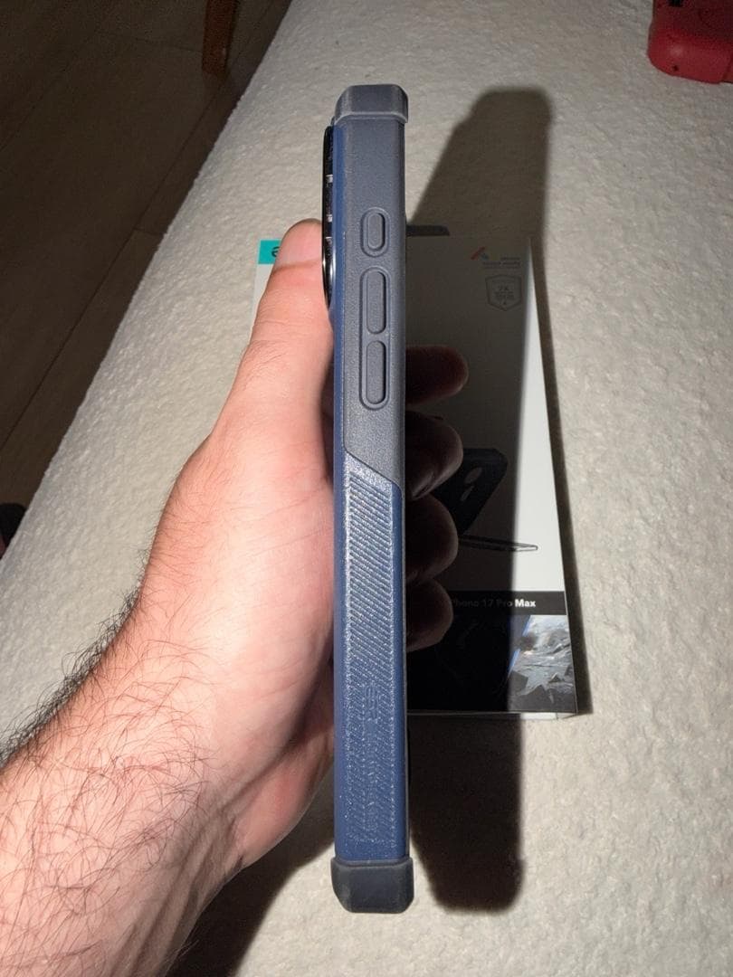 ESR TOUGH MAGNETIC CASE IPHONE 17 PRO MAX - 2