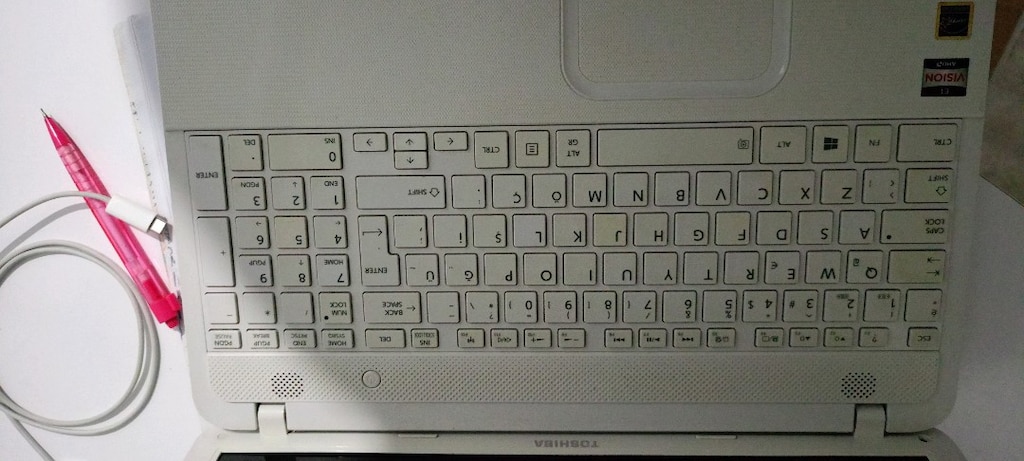 Toshiba Catellite C855D Notebook - 6