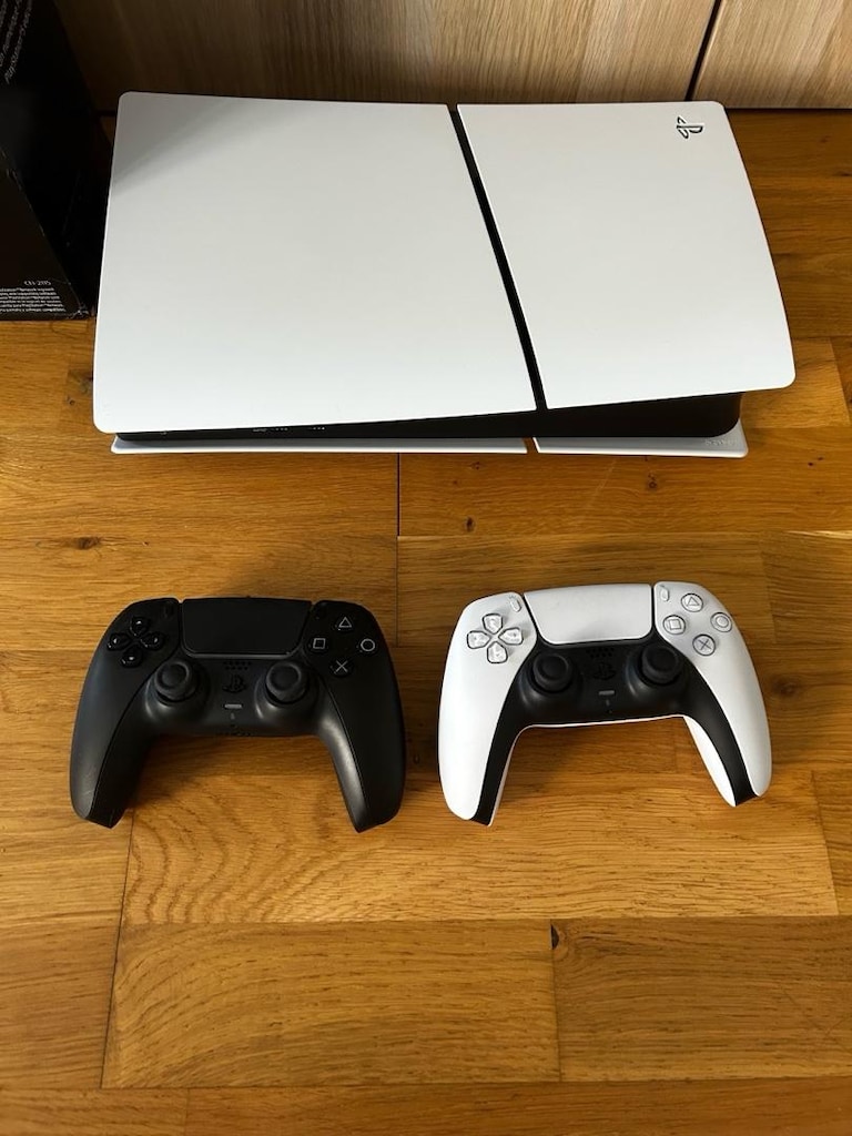 PS5 Slim 825 Gb Ithalatci garantili - 2