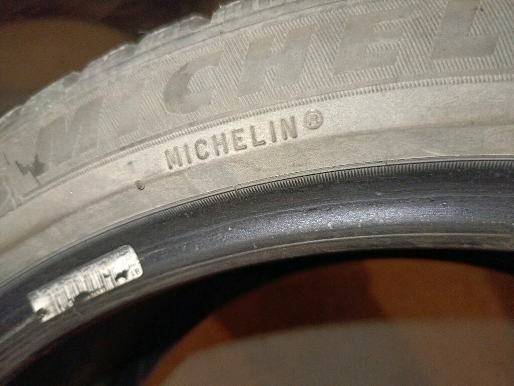 lastik 225/40R18 - 3