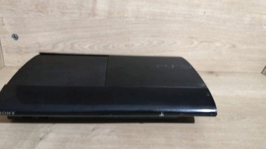 PlayStation 3 süper slim - 3