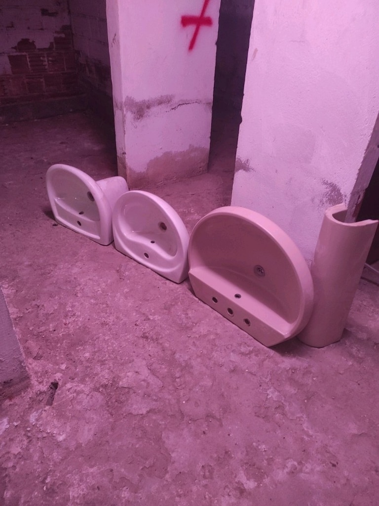 ayaklı. lavabolar