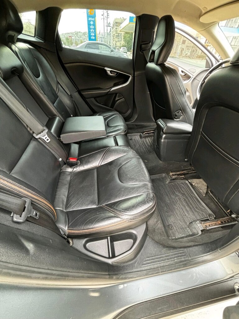 Volvo V40 Cross Country - 10