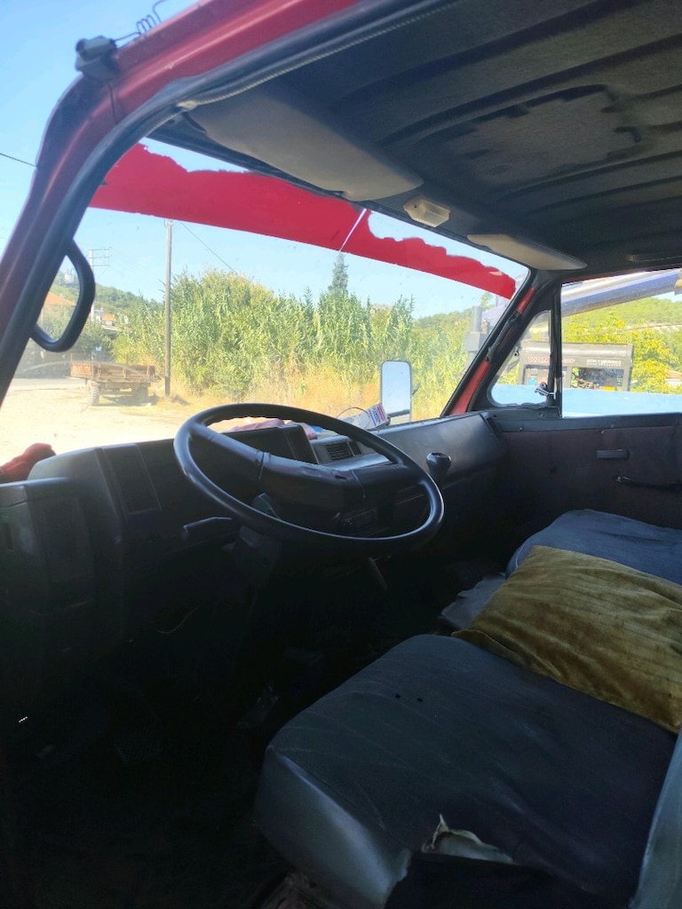 Isuzu 1991 model NKR white - 3