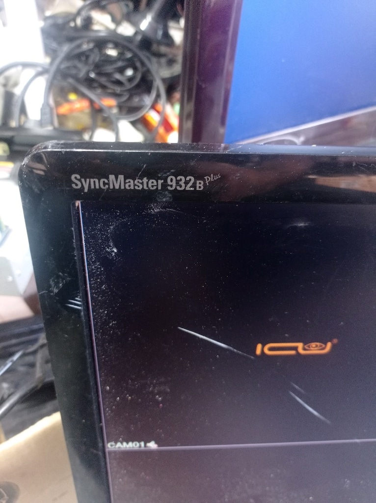 19 inç Kare VGA ve DVİ monitör - 3