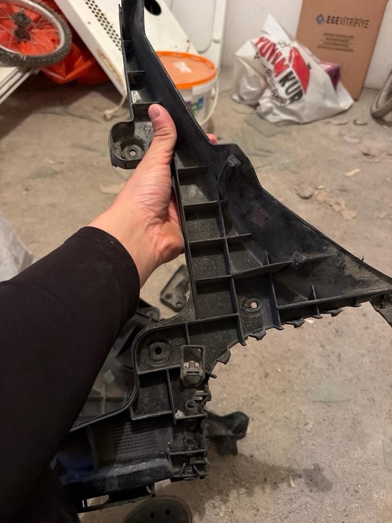 Audi A3 Arka Sağ Sol Tampon Bağlantı Braketi (Kızak) - 8P3807378B - 4