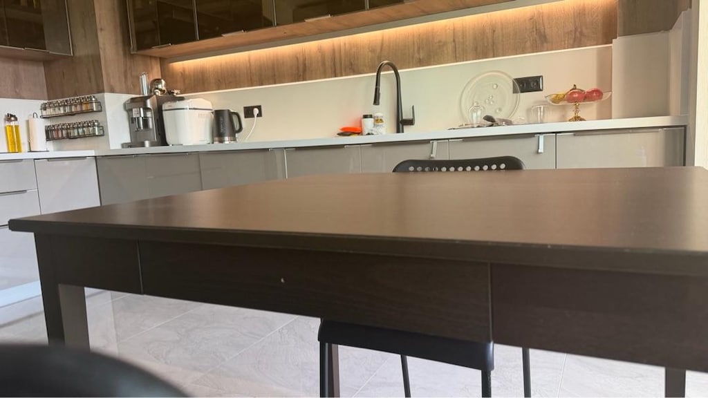IKEA kahverengi ahşap masası - 15