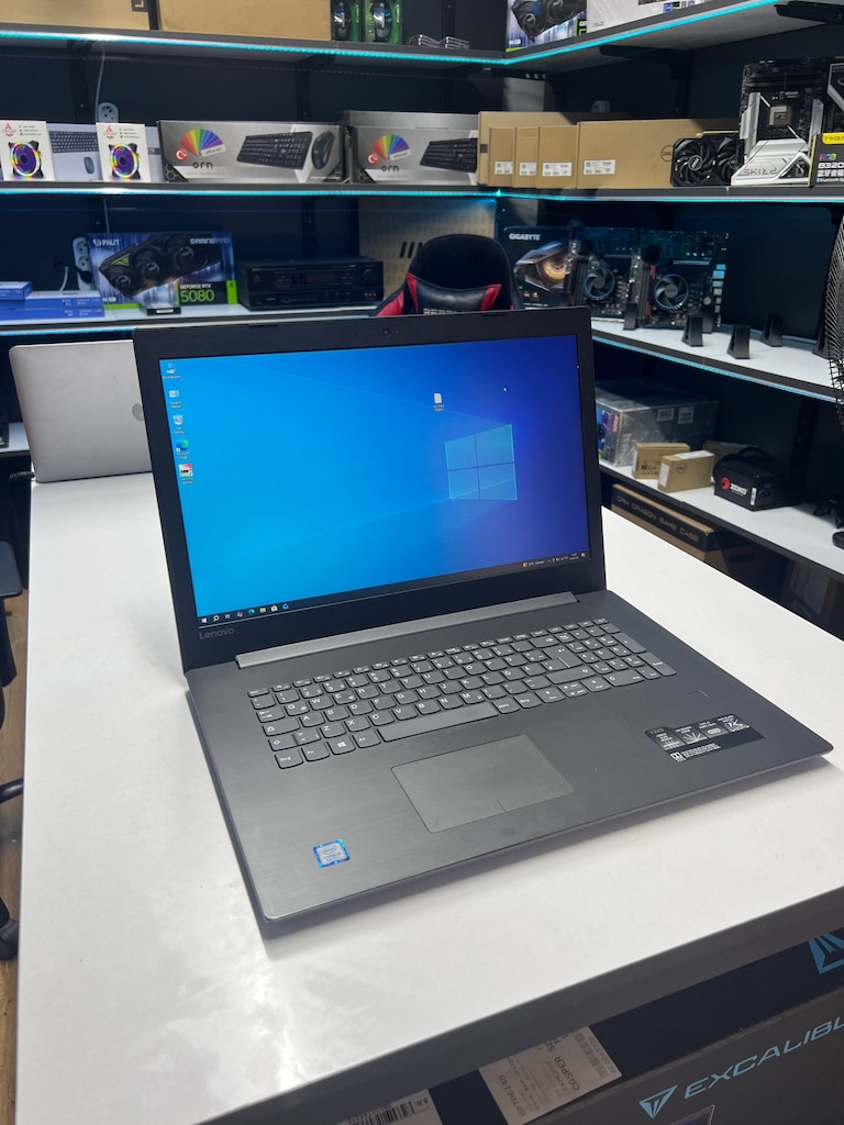 A90 - Lenovo Laptop Intel Core i5-8250U 12 GB RAM 120 GB SSD - 3