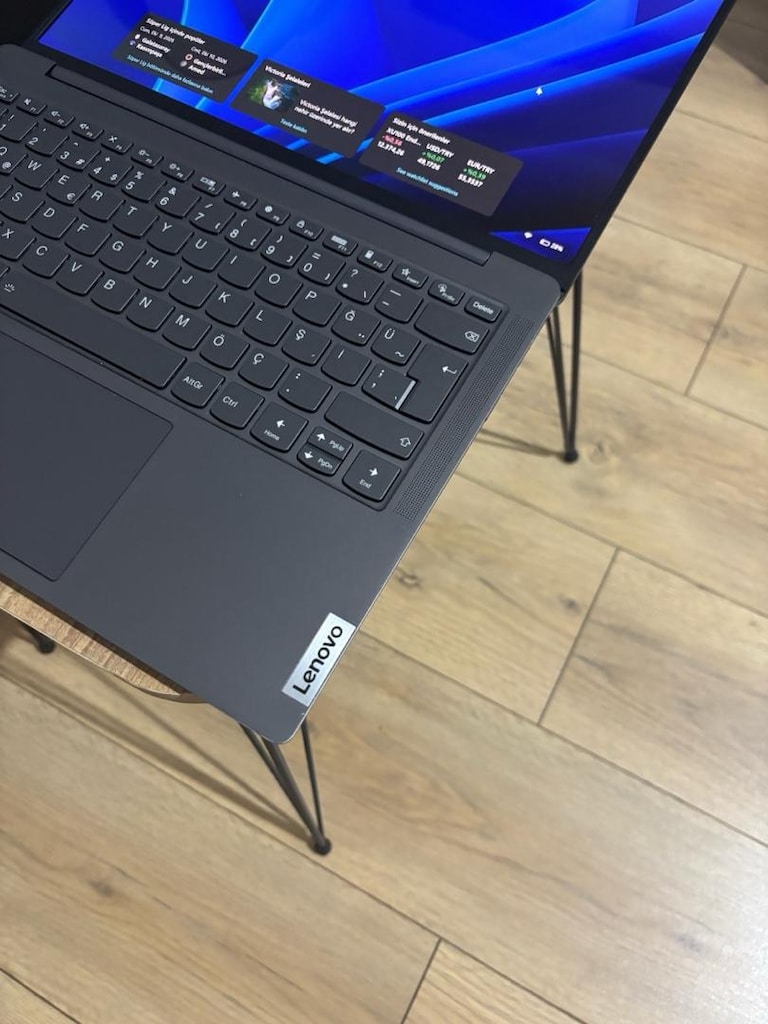 LENOVO Yoga Slim 6 Intel Core I5 8GB 512GB SSD OLED 14” - 4