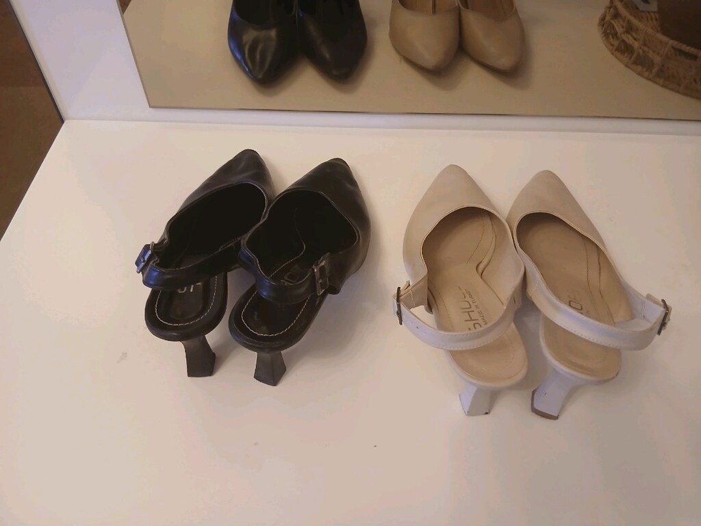 1.000 TL (ikisi birlikte) Başlık: SHOE Marka Siyah ve Krem Kadın Ayakk - 2