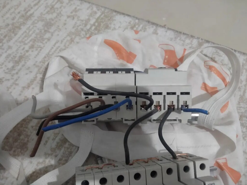 Trifaze sigortası Kaçak akım rolesi ve otomatı - 3