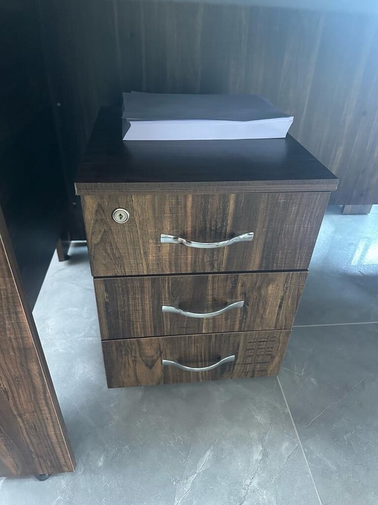 Çalışma masası+ orta sehpa+ koltuk takımı + toplantı masası+konsol - 3