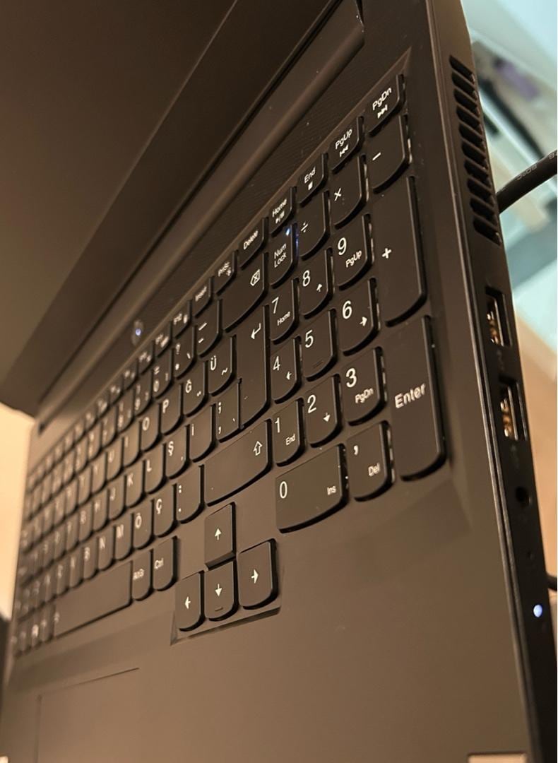 Lenovo IdeaPad Gaming 3 | Ryzen 5 5600H | GTX 1650 | 512 GB SSD - 6