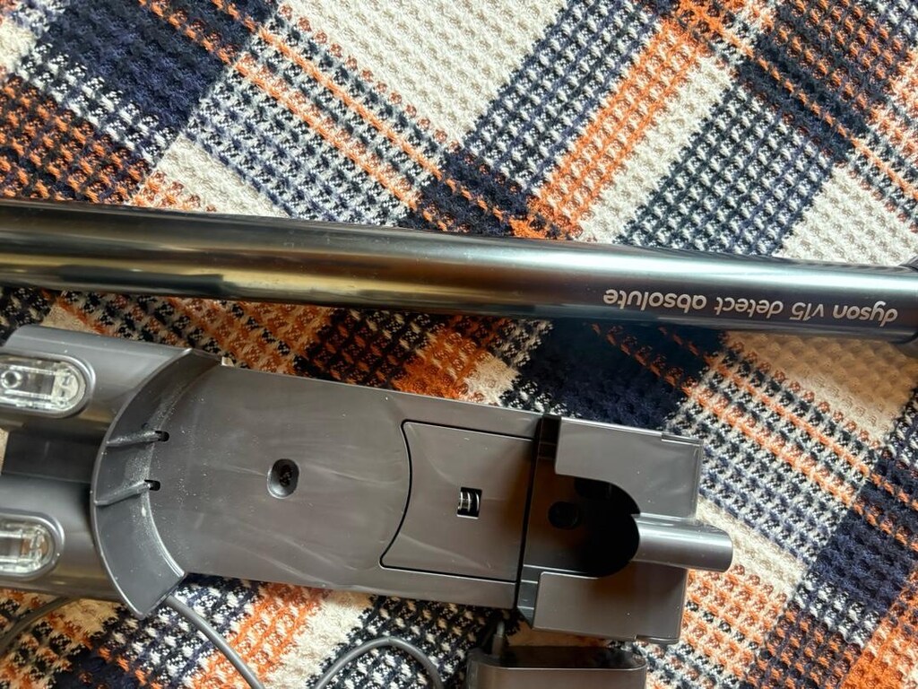 Dyson V15 Boru Duvar Askisi ve Şarj Cihazi - 2