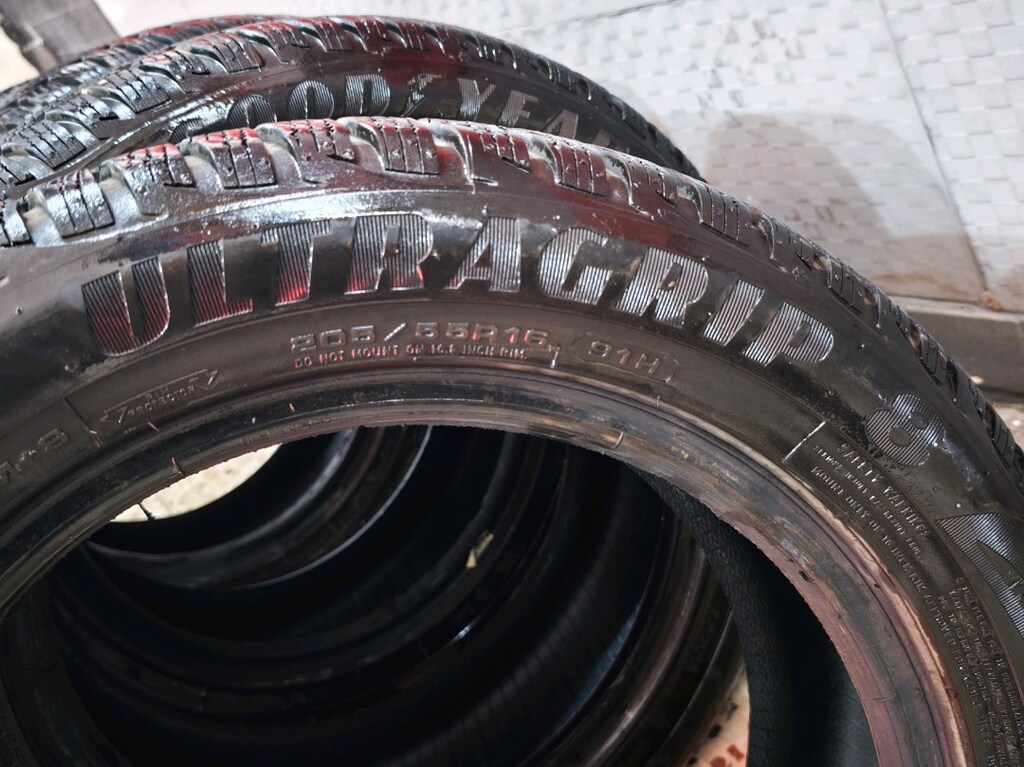 Goodyear ultra grip 8 205/55/16 91H - 2