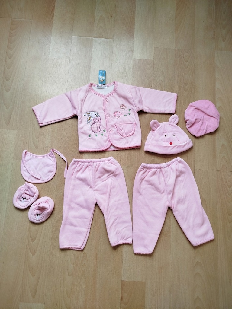 Yeni etiketli kışlık pijama takımı.