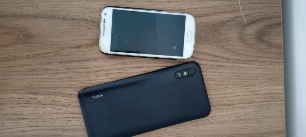 Siyah Akıllı Telefon - 2