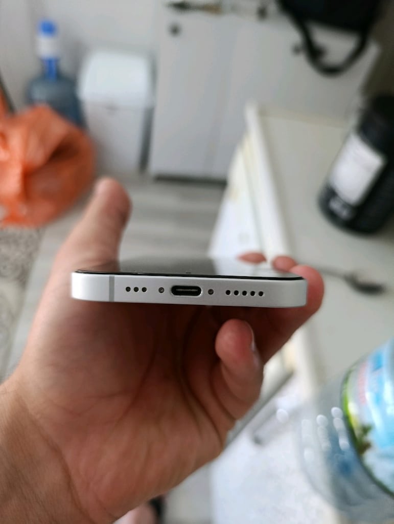 Tertemiz iPhone 16e - 3