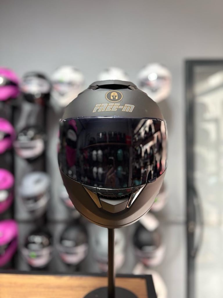 mat siyah kask - 5