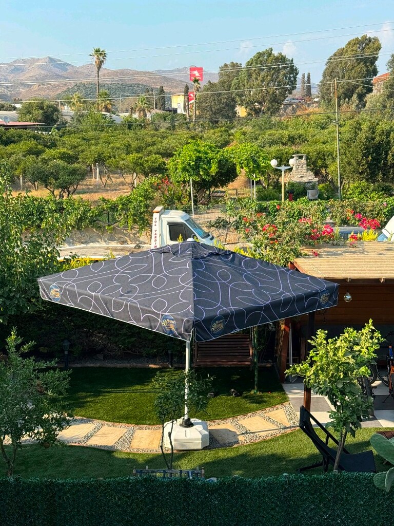 çok az kullanılmış kare büyük boy bahçe şemsiyesi +bidon - 11