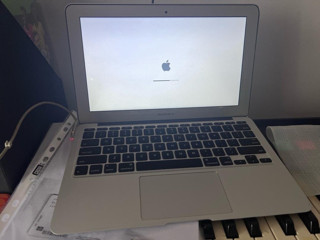 Apple MacBook Air 11 inch 2011 - 3