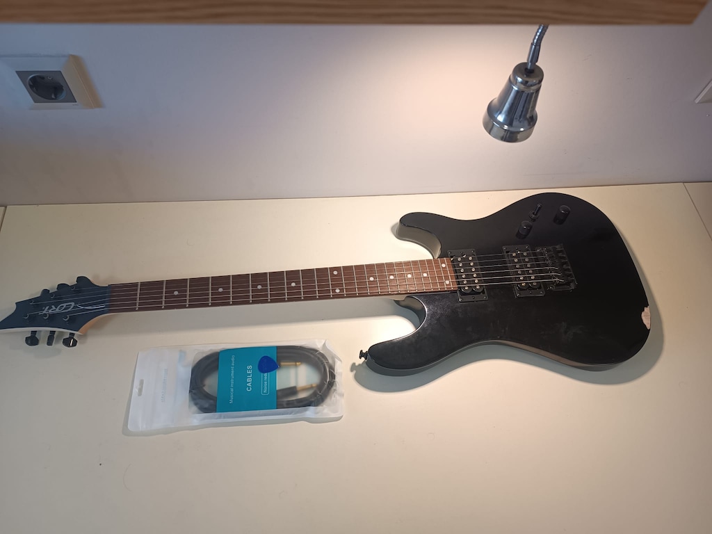 ELEKTRO GİTAR Cort KX100BKM Black Metallic Amfisi ile beraber 22.500 - 3