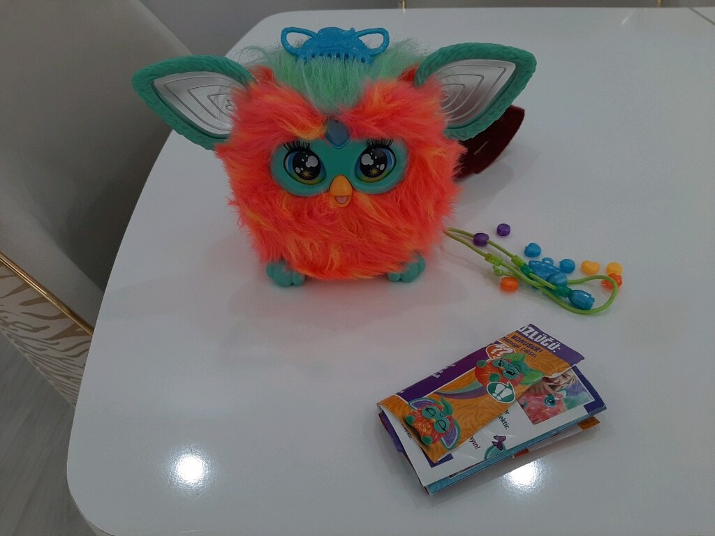 Hasbro Furby Mercan renkli interaktif oyuncak arkadaşı - 2