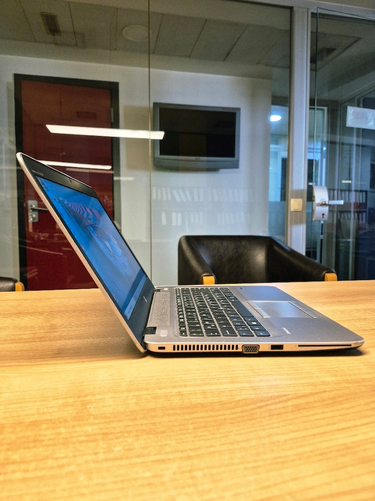 Laptop HP i5 İşlemci 256GB SSD 8GB Ram Işıklı Klavye Pili Sağlam - 3