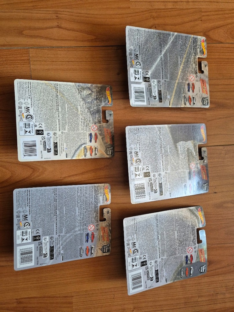 Hot Wheels premium realriders Car Culture Canyon diecast set - 9
