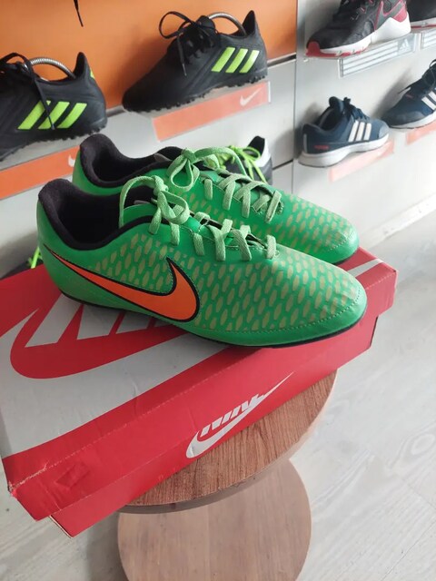 Orjinal Nike 38.5 numara krampon SIFIR