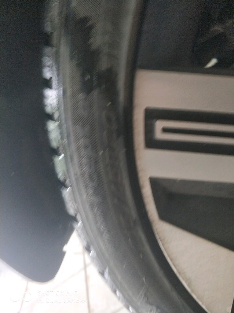 Lastik Megane elektrikli araç 215 45 R20 - 8