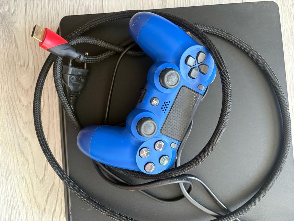 Sony PS4 Slim Tek Kol Orijinal Kolu ile Temiz Kullanılmış - 3