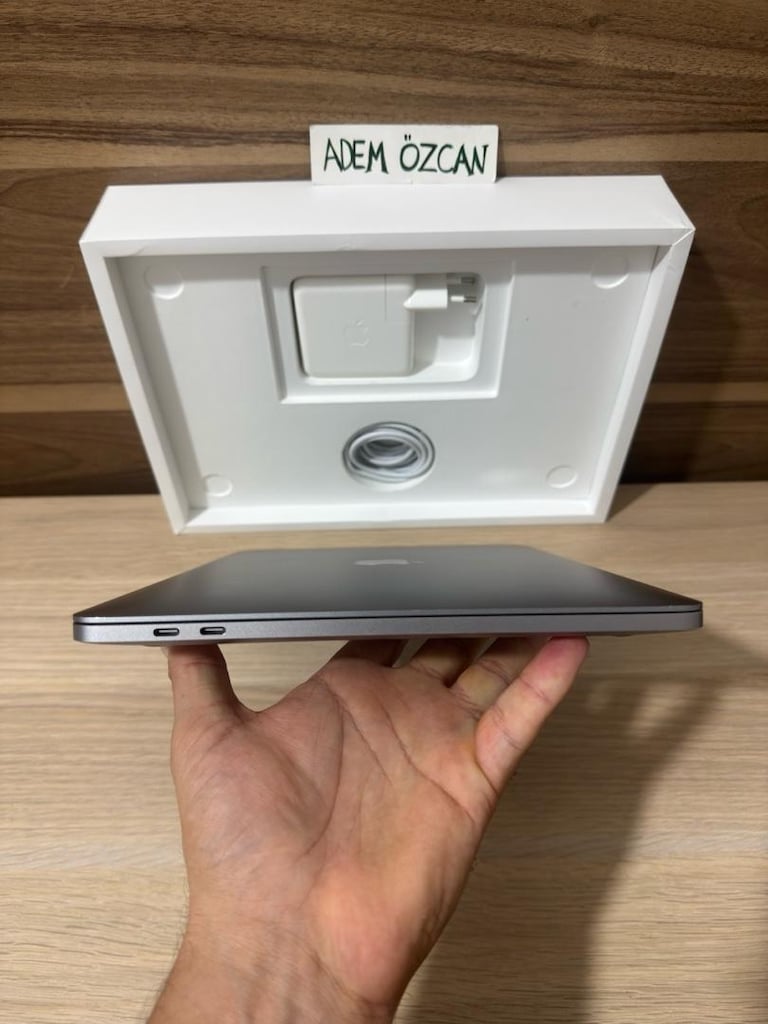 MacBook Pro / M2 / 13 inç / 16 GB Ram / 512 GB Ssd - 4