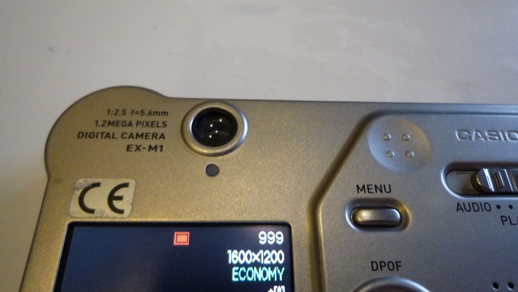 Casio Exilim EX-M1 Dijital Fotoğraf Makinesi Ses Kayıt MP3 Çalar - 9