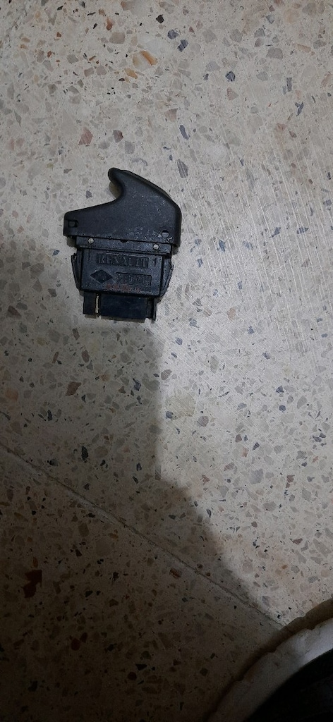 Renault orjinal cam açma dugmesi - 2