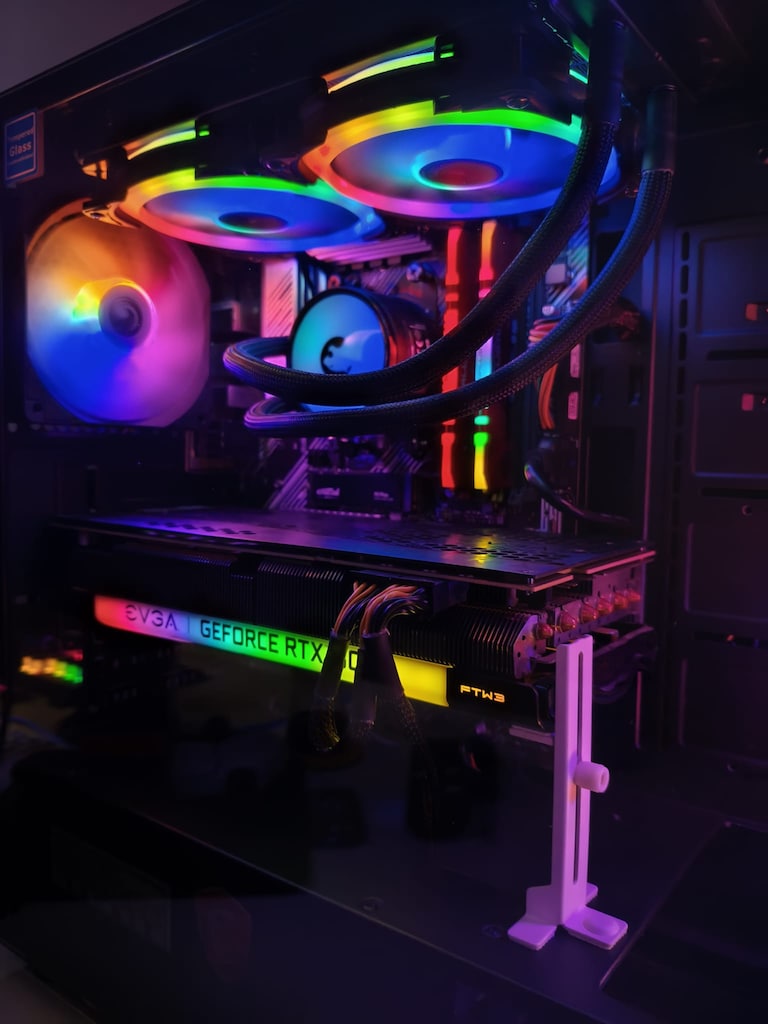 - F/P PC - Ryzen 7 5800X - RTX 3070 8GB - 16GB RAM - 500GB nVME - 4