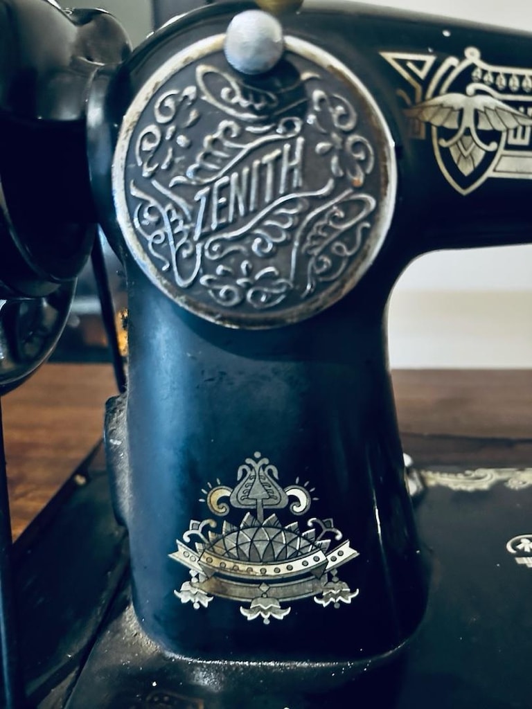 ANTİKA ZENITH DİKİŞ MAKİNASI (Magaza vitrinine konulabilinir) - 10