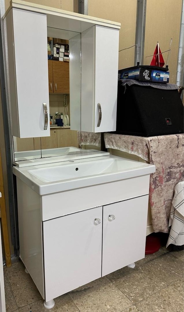 İŞYERİ BANYO OFİS YAZLIK KÖY EVİ AYNALI DOLAPLI KAPAKLI TAKIM SIFIR DE - 3