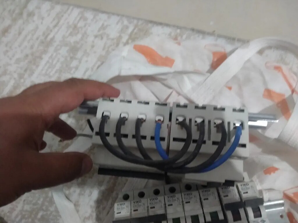 Trifaze sigortası Kaçak akım rolesi ve otomatı - 4