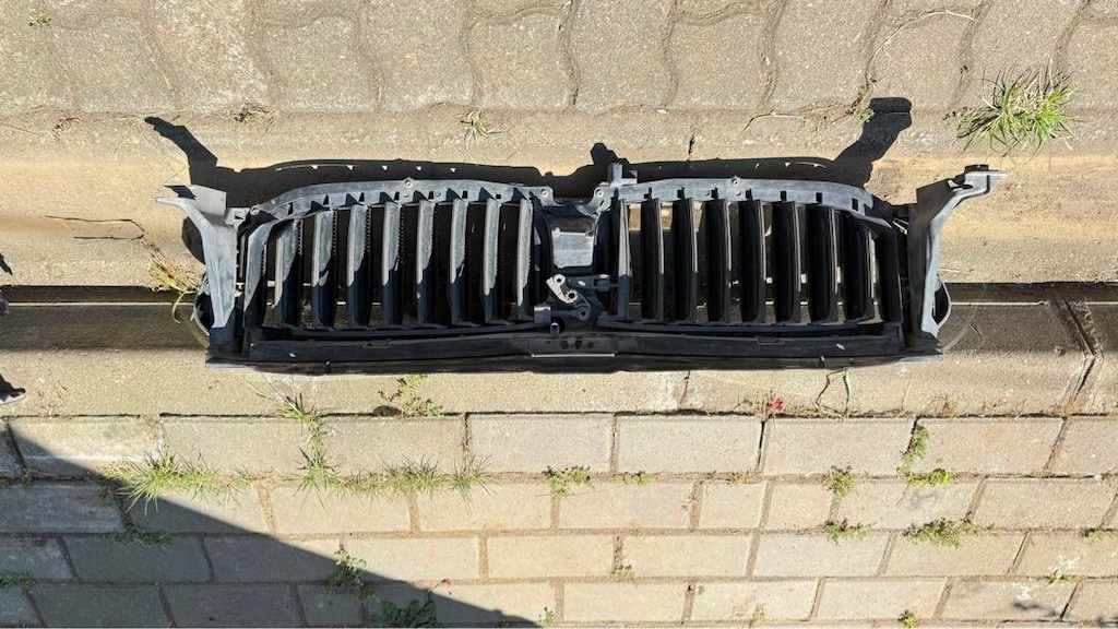 BMW G30 Orjinal Panjur Logolu Hatasız - 2