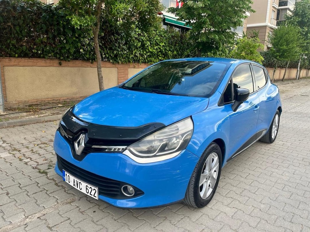 2013 model 0.9 TCe ICON Clio 4 - 15