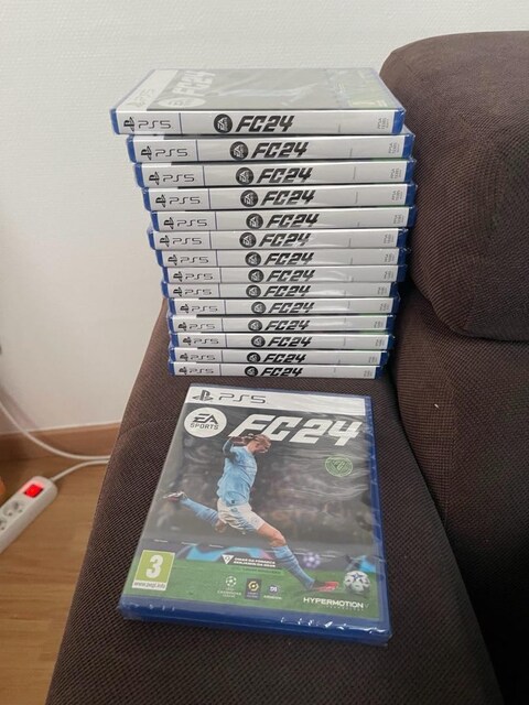 28 adet FC24 sıfır PS5