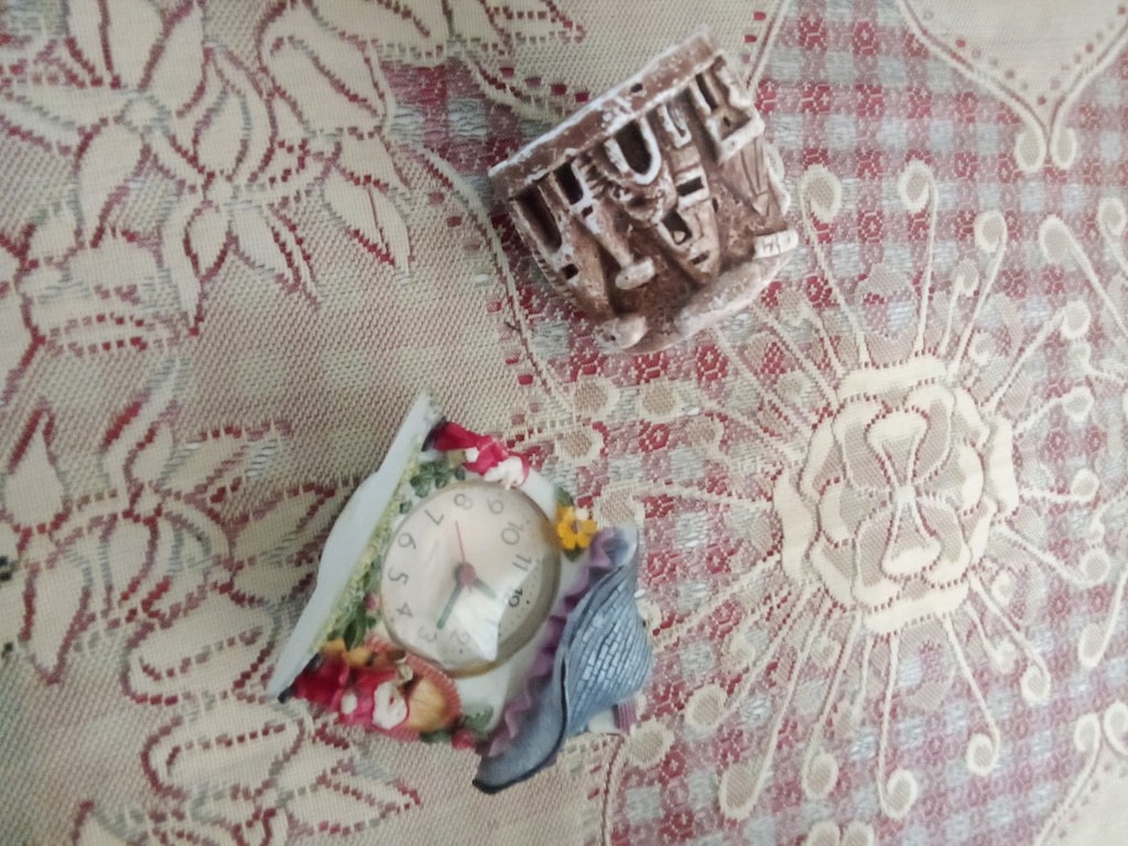 Hediyelik kaseler.ceyiz sandığı.isikli ev.seramik saat. - 15