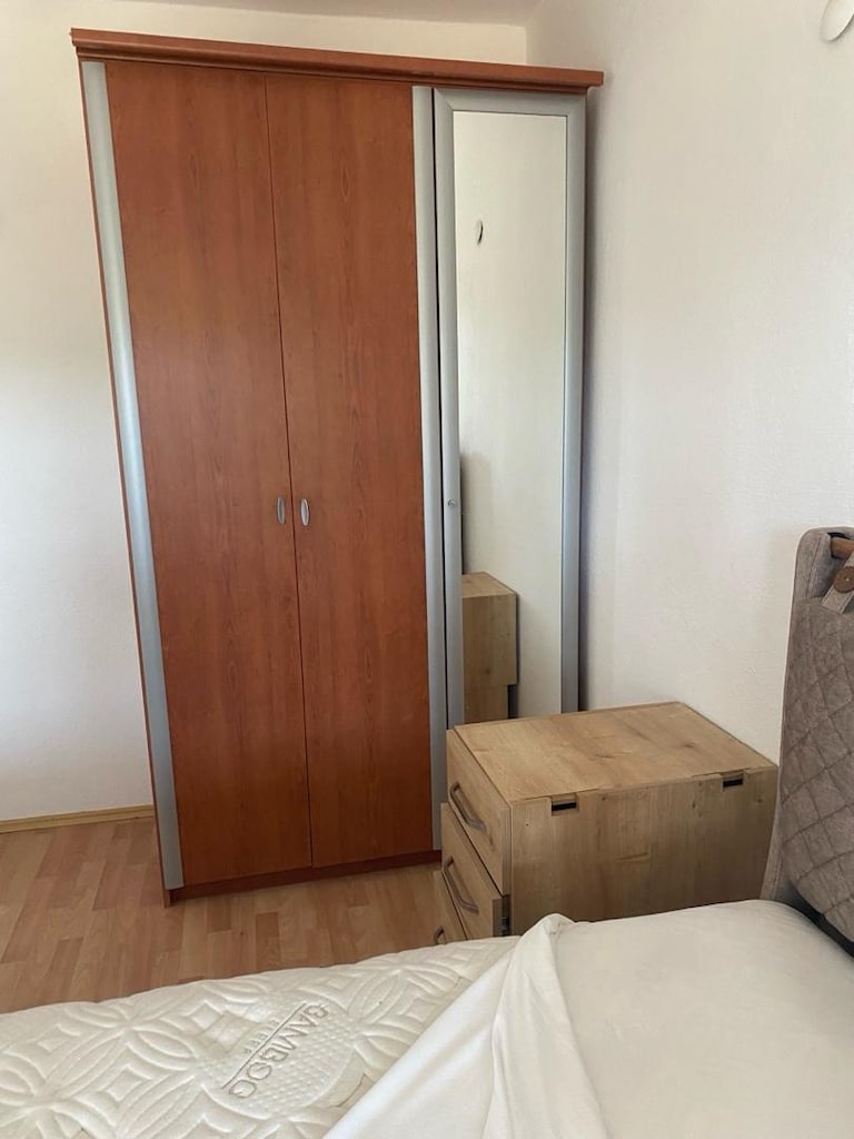 Tek kişilik baza yatak - iki kapaklı gardrop - 2