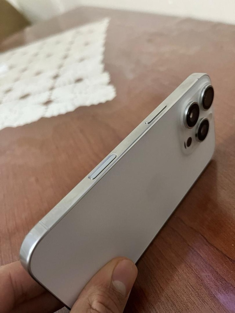 iphone 16 pro YD - 4